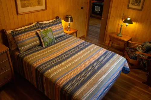 Charming and Cozy, 3-Season, Fence Lake Cottage with Beautiful Sunset View - Balkoner