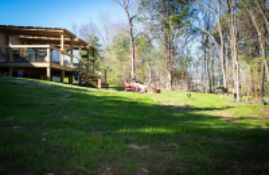 Lake Texoma wooded retreat near Marina Del Rey