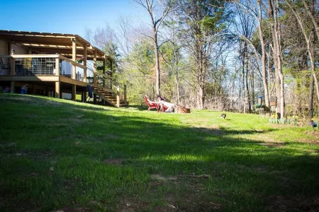 Lake Texoma wooded retreat near Marina Del Rey