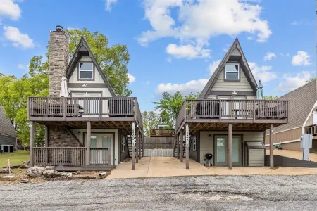 3 BR A Frame w/ Amazing Balcony Views! Sleeps 8!