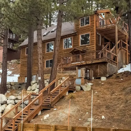 Walk to Stagecoach Lift - 5Br Luxury Ski Cabin - Private Hot Tub - 3 Fireplaces