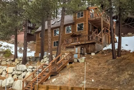 Luxury Cabin - Walk to Stagecoach Lift - Hot Tub - Mountain Views - Dogs Allowed