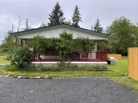Spacious house in serene peaceful setting 15 min from Lake Crescent&Crescent Bch 크레스켄트 호 주변 호텔