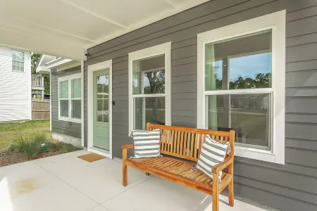 Blissful Coast Escape—Seaside Charm, Tons of Extras + Close to Everything! Отели рядом с достопримечательностью «Парк Сифуд Ландинг»