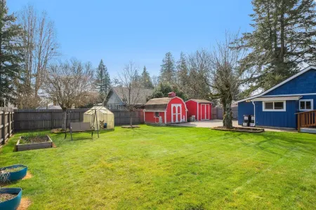 Newly remodeled dog-friendly 2 bedroom wine country home in the heart of Dundee