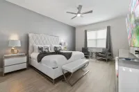 CLOSE TO DISNEY / FREE SHUTTLE / PRIVATE POOL AND SPA