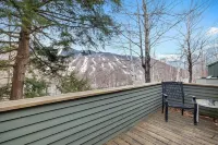 Loon Mountain View 3BR, AC, Hot Tubs, Indoor Pools, Tesla Charger