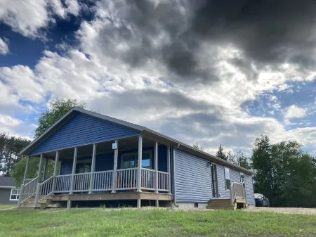 Escanaba River Escape-The Birch Tree Home   Modern 3Br Riverfront Retreat