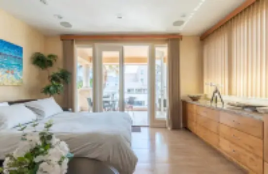 Life’s a beach…house with gorgeous ocean&pier views. A few steps to the waves.,.