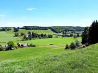 Luxurious and modern top floor apartment with terrace فنادق في Rot an der Rot