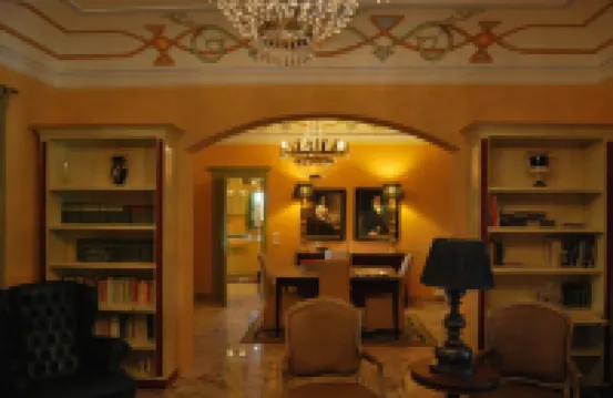 Luxury villa/ Private Heated Pool / Private Garden