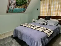 Stunning Lakeview Home: 2Br+Loft, Kayaks, Fire Pit & Shaded Yard – Pet Friendly! Hotels in Hounsfield