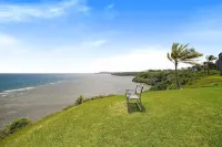 Seaside Haven- Oceanfront/Local Art/AC Hotels in Princeville
