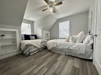 "Lake Front Point" Retreat located in quiet cove of Lake Wylie Hotels in South Point