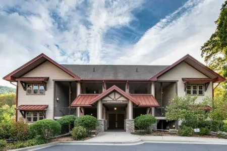 Maggie’s Hideaway - Mountain and Fairway view