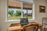 Adobe Creek Cottage - Serene Setting Close to Golf, Mountain Biking & Hiking