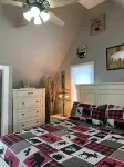 Newly Renovated. Gorgeous Retreat w/seasonal waterfall view! Dogs under 25 LBS