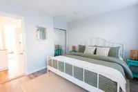 1-BR Condo in Downtown Newport! Steps to Thames St