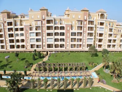 LUXURY APARTMENT. FIRST LINE OF BEACH. AWESOME SEA VIEWS Hotel in zona Club De Golf Isla Canela