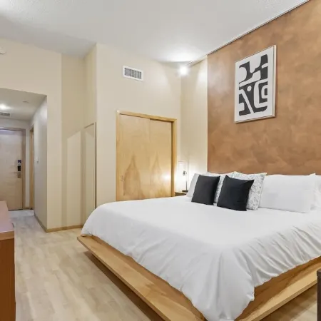 European Village King Suite Retreat: Unwind, Explore, Beach, Work!
