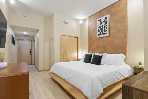 European Village King Suite Retreat: Unwind, Explore, Beach, Work!