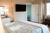 Charming 1920's House - pet friendly, 45 minutes from beach & attractions!