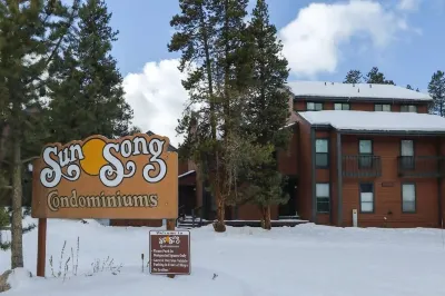 Cozy Mountain Condo w/Outdoor Heated Pool Access