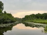 Spacious Summer Escape: Private Backyard, Dock & Fire Pit, Channel Waterfront ブリージー・ポイントのホテル