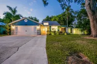 Casa del Río!  Beaches, IMG, Boating & Riverwalk. Hotels near Central Library
