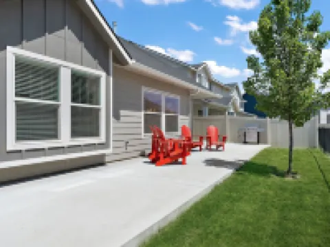 Comfy “Idahome” just minutes from downtown Eagle. A perfect 3BR family gem! Hotels in Eagle