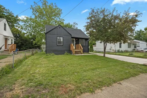 Welcome to Momo's Place. Charming 3 Bedroom, 1Bathroom with Modern Upgrades