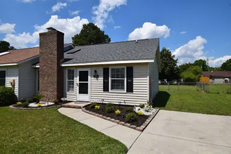 Cozy duplex Close to Base, shops, Children's Park