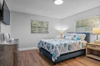 Quiet Oceanside Getaway excellent for families with children- Palm Harbor, FL