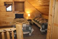 Hot Tub on Deck. 14 Miles to Yellowstone! Easy Access. - Chalets
