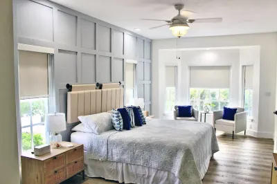 Escape to CASA PALMA HIDEAWAY! 4BD/3BA, Pool, Outdoor Kitchen, boat slip & More! Hotels near The Island Club at North Captiva