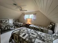 Cozy Lake Cottage sleeps 8