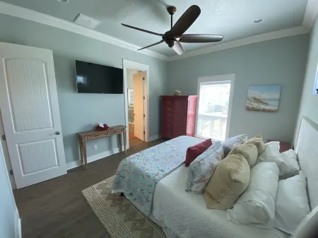 Feelin’ TIP Sea - *Sleeps 1 Walking Distance to the Beach!