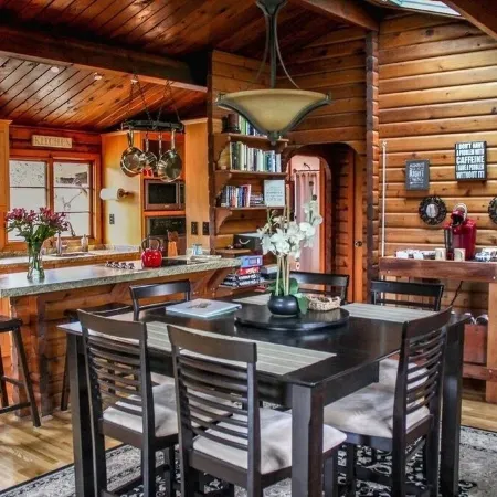 ✨Rustic Cabin in Dry Creek Valley with beautiful views // 5 miles to Plaza ✨