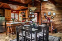 ✨Rustic Cabin in Dry Creek Valley with beautiful views // 5 miles to Plaza ✨ Hotels in Sonoma County