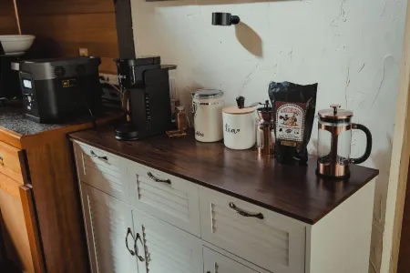 North Cascades Getaway – Off-Grid Riverside Cabin with Wood-Fired Hot Tub