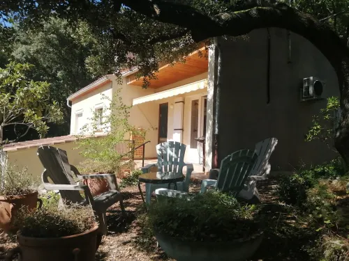 Cosy house, nestled in nature, 5 minutes from the center Hotels in Nyons