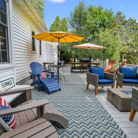 Lake Front Cottage with Amazing Firepit, Private Dock, Sleeps 6