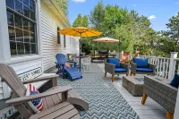Lake Front Cottage with Amazing Firepit, Private Dock, Sleeps 6