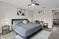 NEWLY LARGE HEATED POOL Modern home  Ace Location Tampa Oasis - SEE 3D Tour