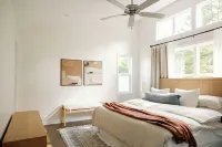 The Sundrop House: Chic Getaway minutes from everything Hotels in Weaverville