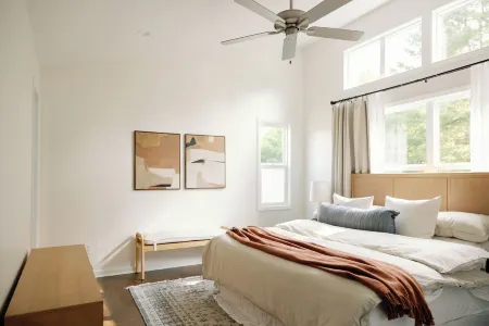 The Sundrop House: Chic Getaway minutes from everything