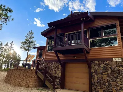 Torrey’s Getaway, 2 bed, 2 bath in the heart of Dixie National Forest. Hotels near Strawberry Point