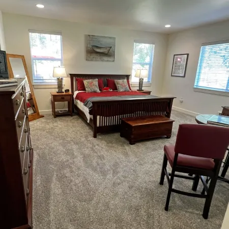 Whidbey House 3 Br 2 BA Porch & Patio: Watch for Deer and Bunnies. Sleeps 6-7