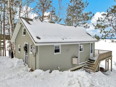 Knife Edge Escape - Cozy Lakeside Cottage Getaway with Views of Mt. Katahdin