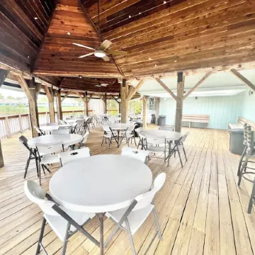 The Captain’s Quarters - WALK TO BEACH!